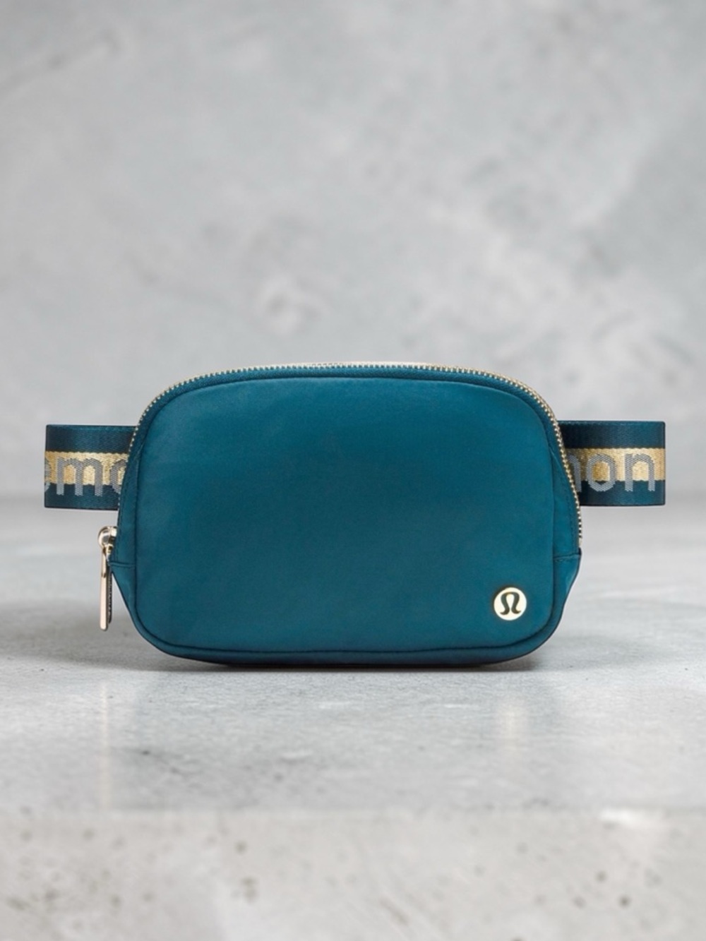 Lululemon Everywhere Belt Bag Wordmark Crossbody Bag in Warp Teal & Gold NWT - Picture 1 of 7
